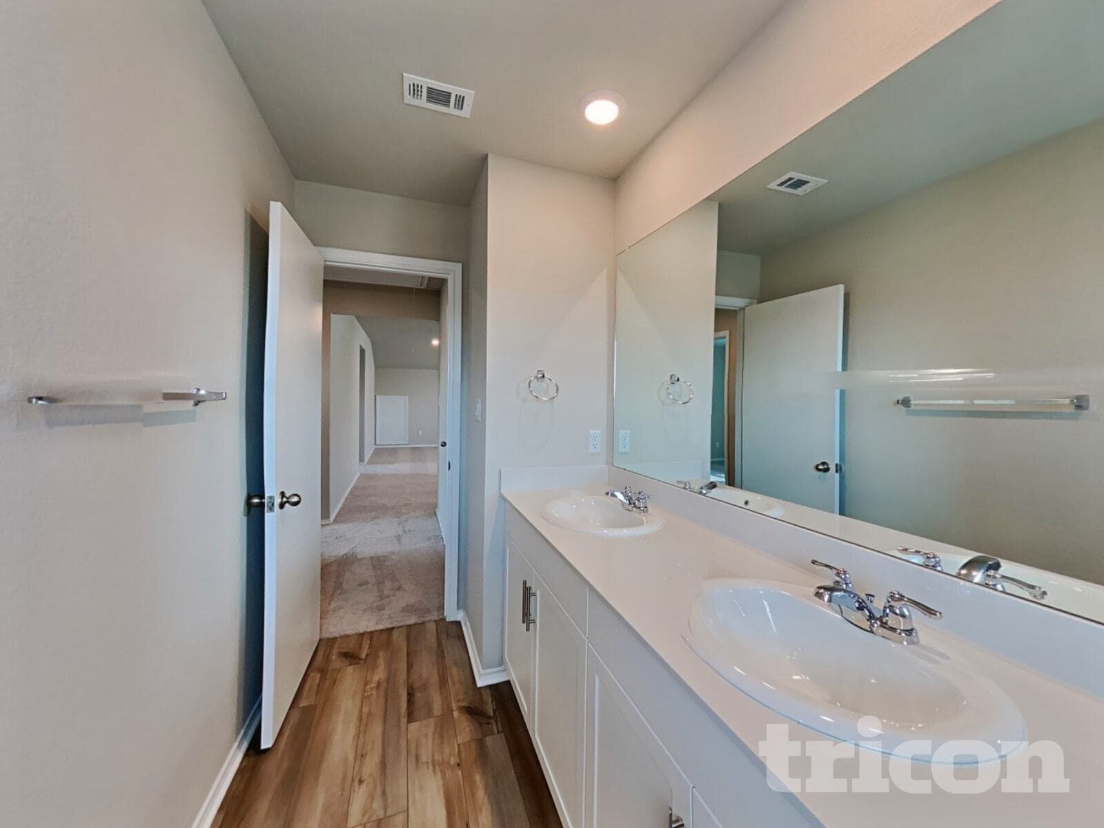 Building Photo - 5100 Saddle Clb Dr