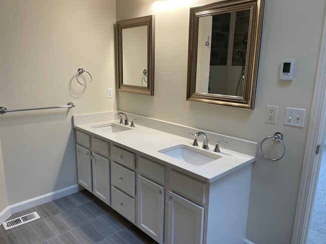 Building Photo - Lovely Home in Holmes Harbor with a Short Term Lease!