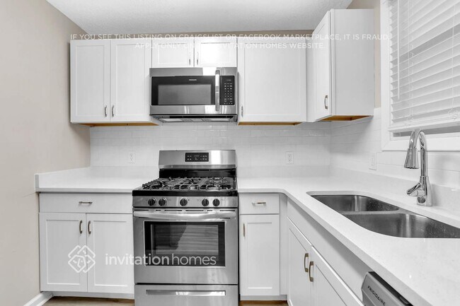 Building Photo - 353 Simca St SE