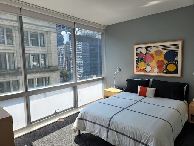 Building Photo - 8 E Randolph St