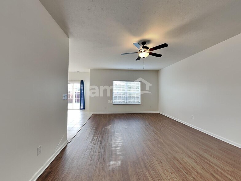 Building Photo - 635 Prospector Dr