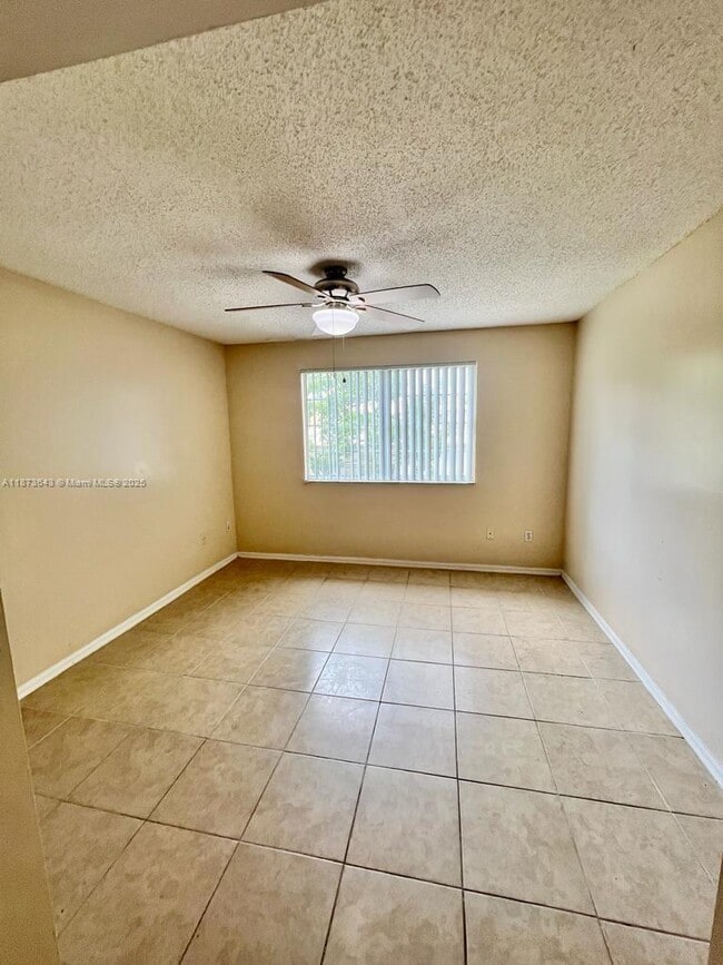Building Photo - 400 Crestwood Ct N