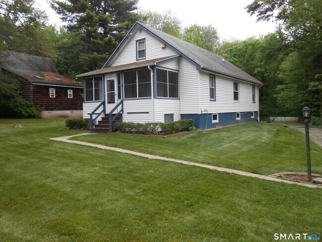Building Photo - 240 Derby Ave