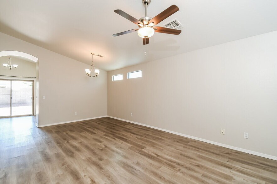 Building Photo - 39173 Kelly Cir