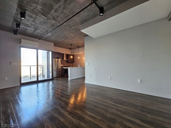 Building Photo - 58-60 Elm Street Unit 601