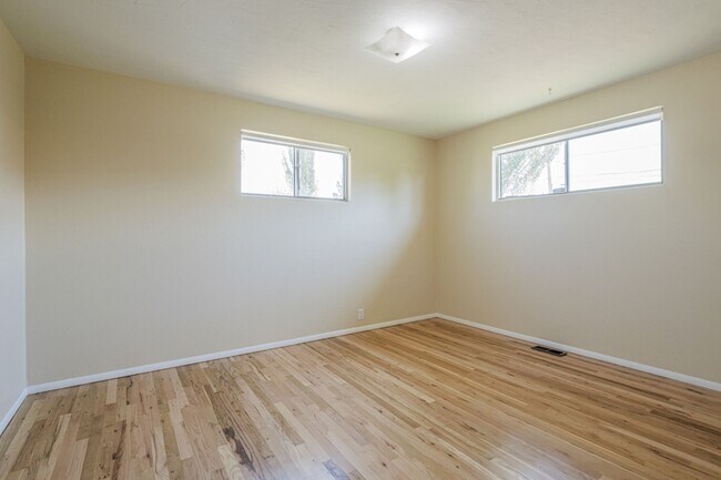 Building Photo - 718 Brassie Dr
