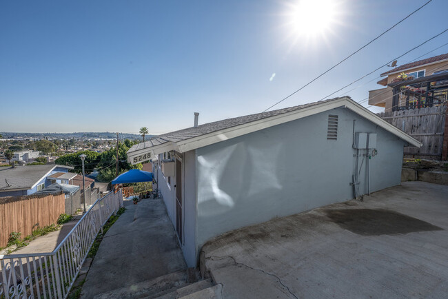 Building Photo - 5248 Almont St