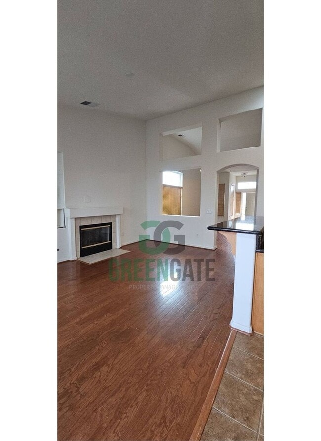 Building Photo - Available Now! 3 Bedroom 2 Bath Spacious Home in Tracy!!