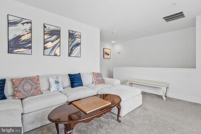 Building Photo - 40 Mural Walk NE