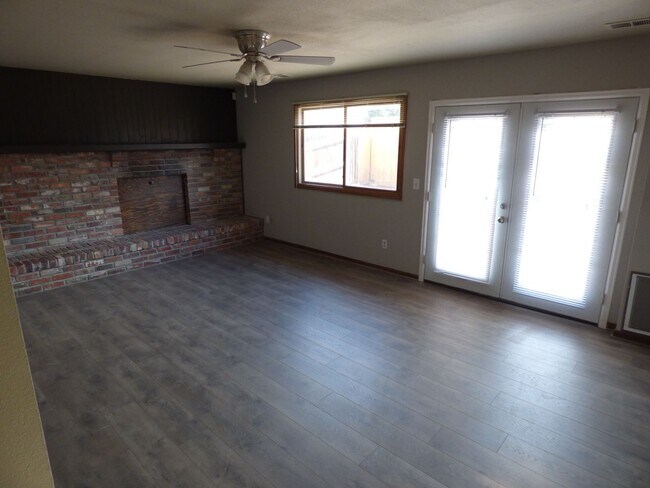 Building Photo - $0 DEPOSIT OPTION.  TRI-LEVEL HOME IN SE AURORA