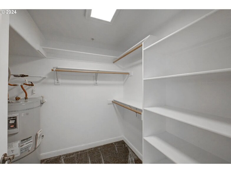 Building Photo - 6267 NE Carillion Dr