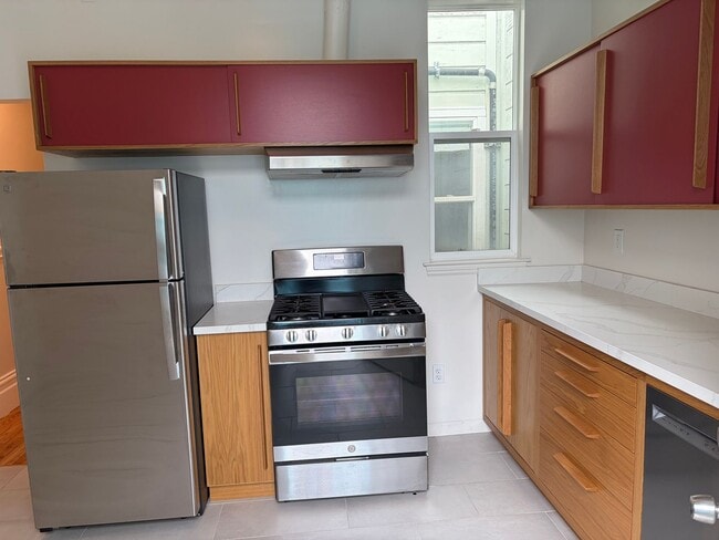Building Photo - Cool, Remodeled One Bedroom in Hayes Valle...
