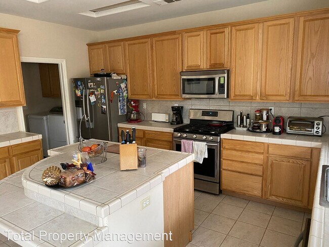 Building Photo - 5 br, 3 bath House - 4302 W Delta Ct.