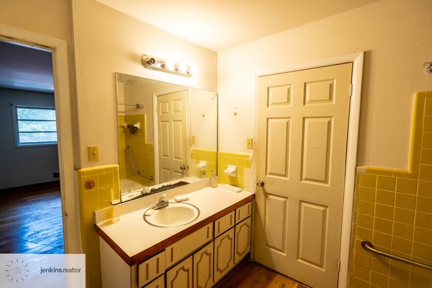 Building Photo - 2644 Preston Dr