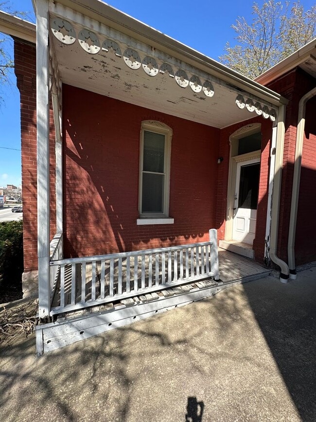 Building Photo - 309 S 8th St