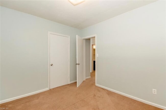 Building Photo - 1443 W 40th St