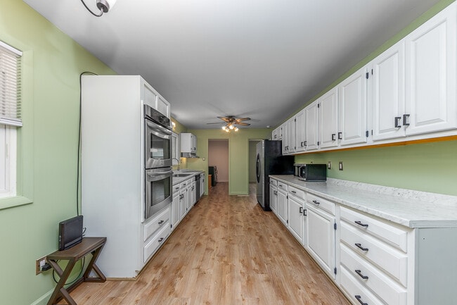 Building Photo - 2300 Woodland Ave