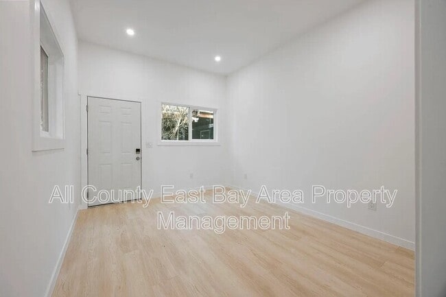 Building Photo - 1015 47th St