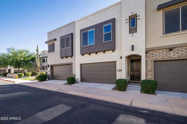 Building Photo - 7349 E Vista Bonita Dr