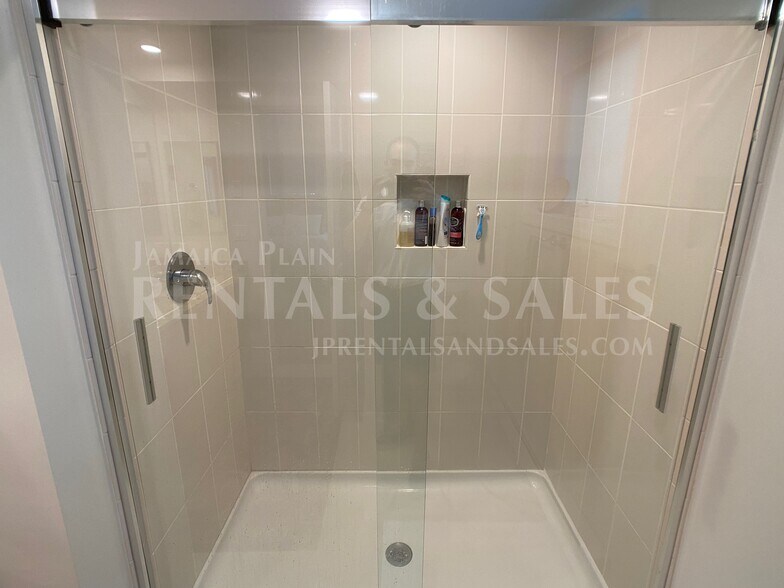 Building Photo - 27R Eliot St