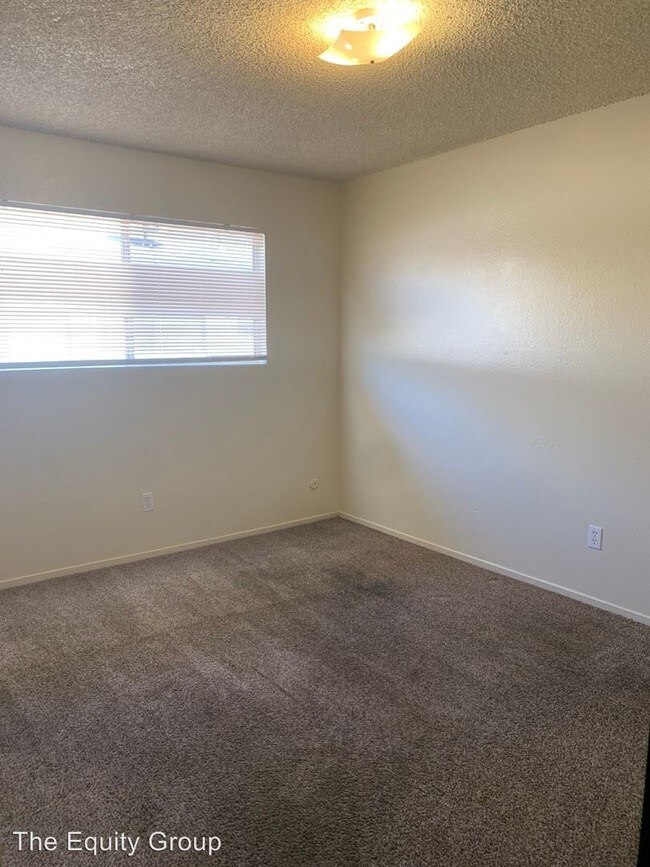 Building Photo - 615 S Demaree St