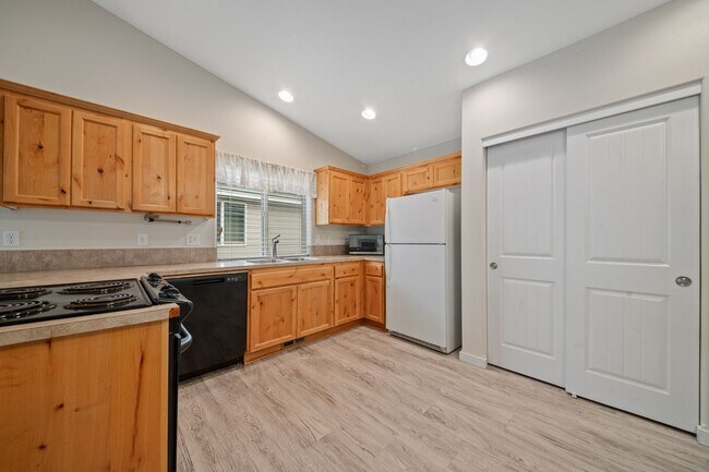 Building Photo - Charming home in Southwest Redmond