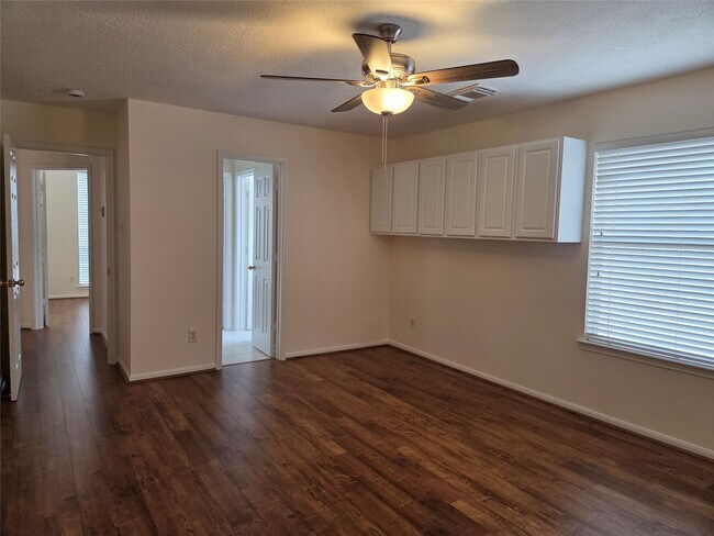 Building Photo - 4306 Lakeside Meadow Dr