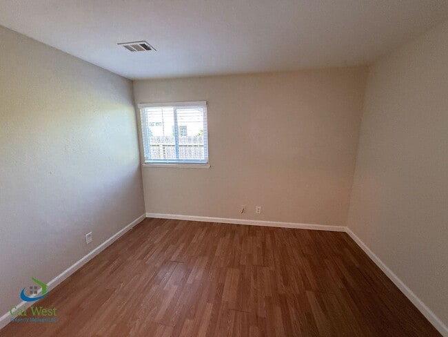 Building Photo - $2995.00 Spacious 3 Bed / 2 Bath Cottage i...