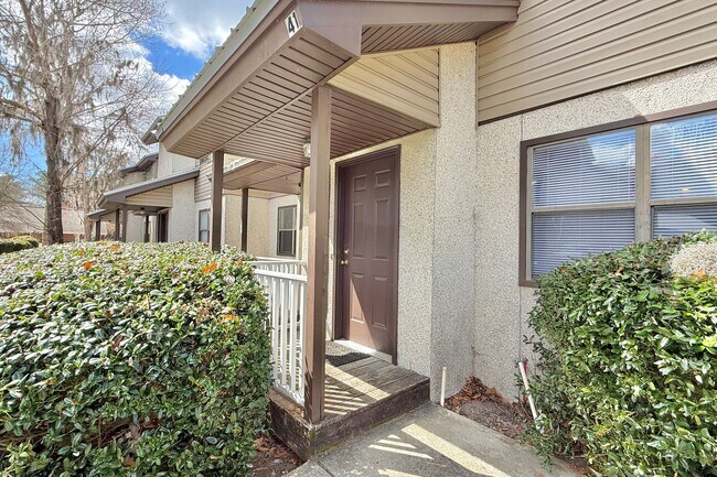 Building Photo - $500 RENT CREDIT | AVAILABLE NOW! (Pets Considered)