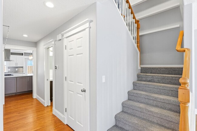 Building Photo - Bright & Modern Corner-Lot Living in Happy Valley