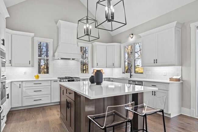 Building Photo - 533 Tom Cobb Dr