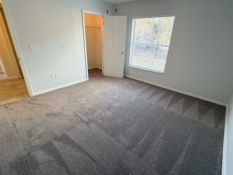 Building Photo - 2416 E 18th Ave