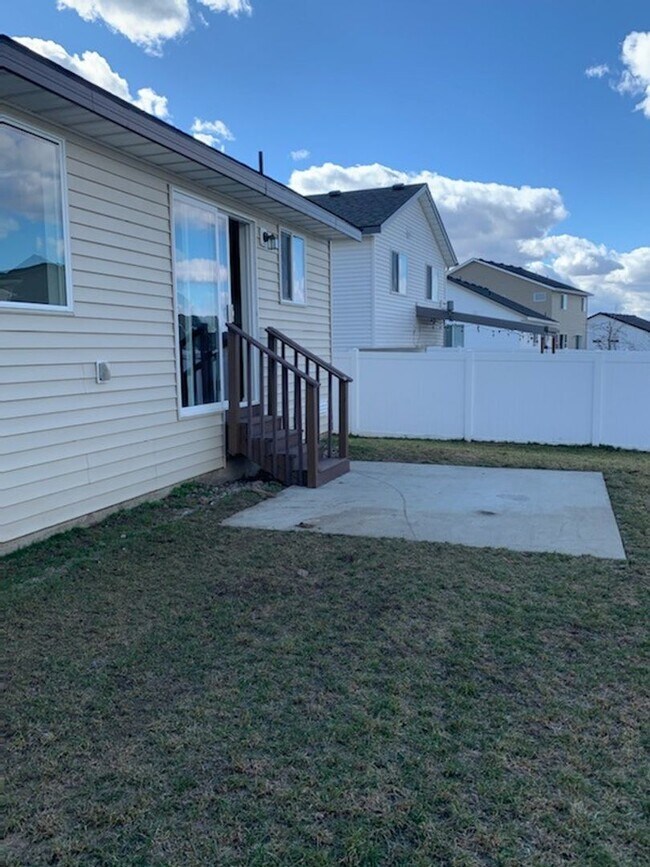Building Photo - Beautiful 3 bedroom 2 bath home in Post Falls.