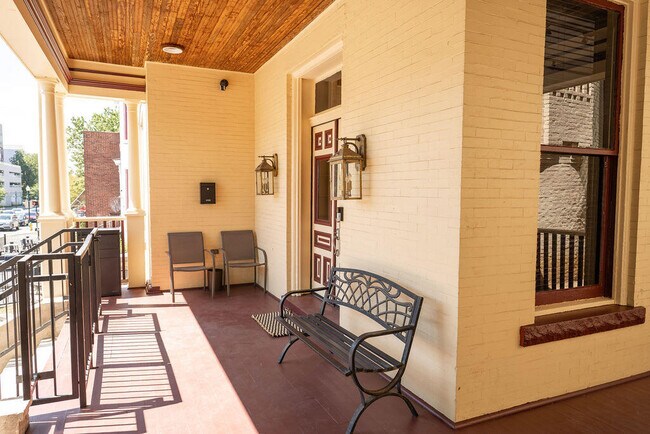 Building Photo - 275 S Limestone