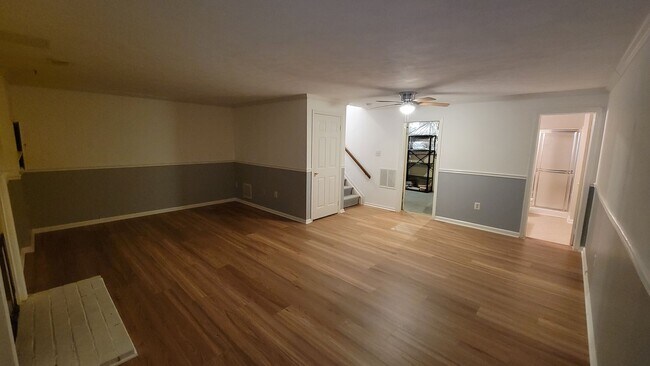 Building Photo - Beautiful 3 Bed, 3.5 Bath Brick Townhouse ...