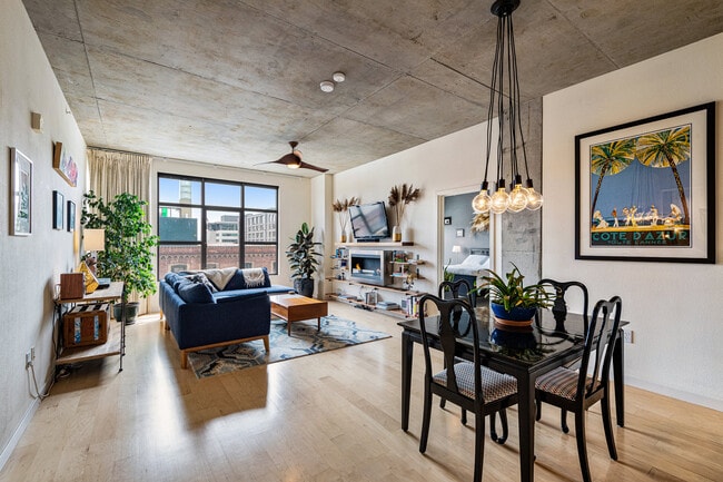 Building Photo - 288 3rd St