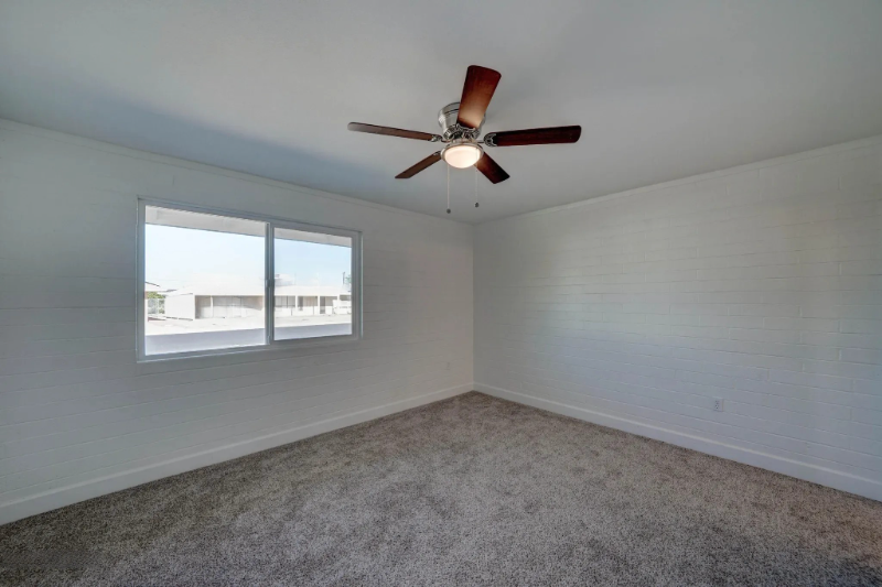 Building Photo - 11832 N Balboa Dr