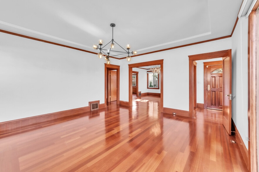 Building Photo - 80 Corona St