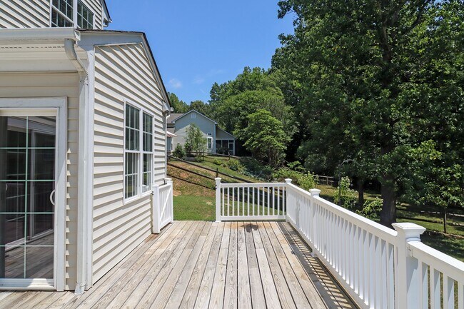 Building Photo - Pet-Friendly 4 Bedroom Home in Forest Lakes South