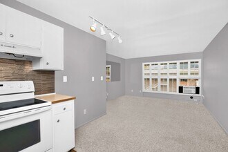 Building Photo - Bellevue Square 1 Bedroom Condo