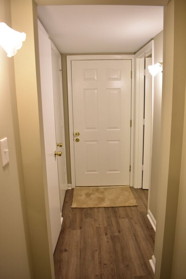Building Photo - Great Split Foyer In Fredericksburg!