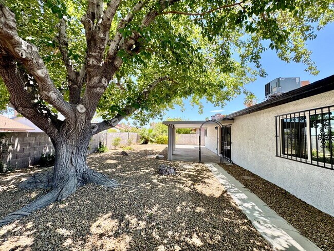 Building Photo - $500 Off! Fully Remodeled Home Near The St...