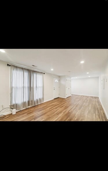 Building Photo - 1605 Airport Ln