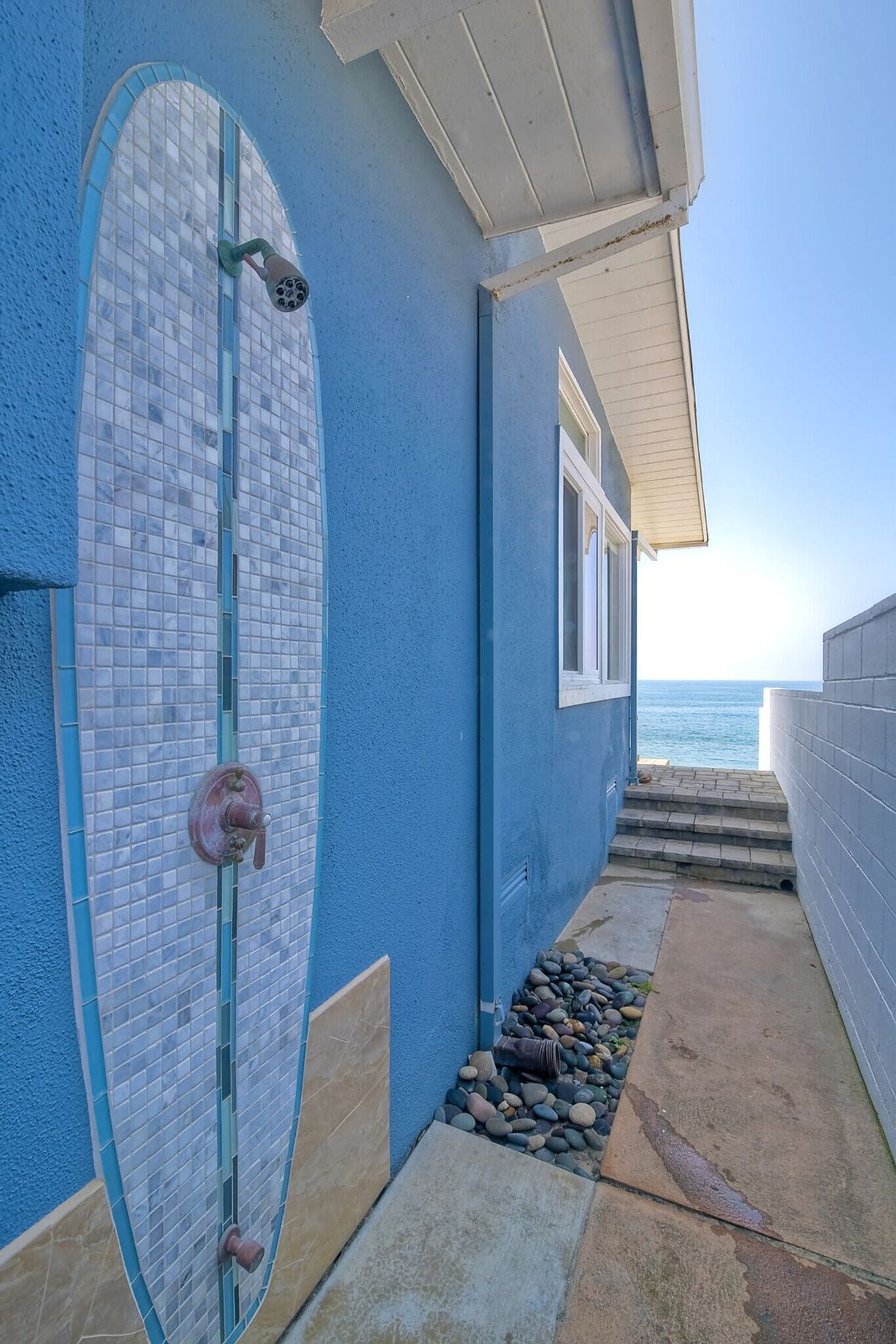 Building Photo - 5185 Shore Dr