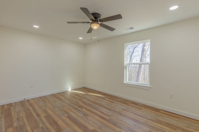 Building Photo - Live where Chattanooga comes alive!