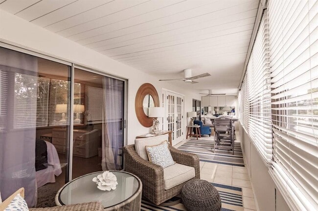 Building Photo - 1055 W Peppertree Dr