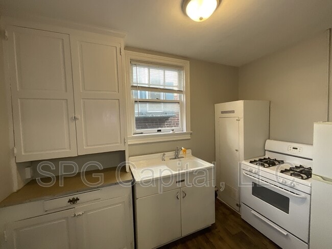 Building Photo - 51 Chambersburg St