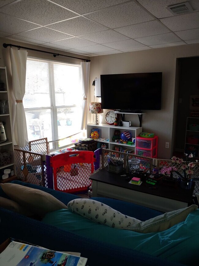 Building Photo - 1813 Swinging Bridge Rd