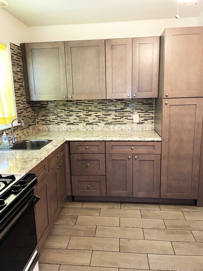 Building Photo - 117 Briarwood Dr