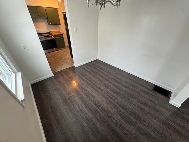 Building Photo - 2312 Newton St